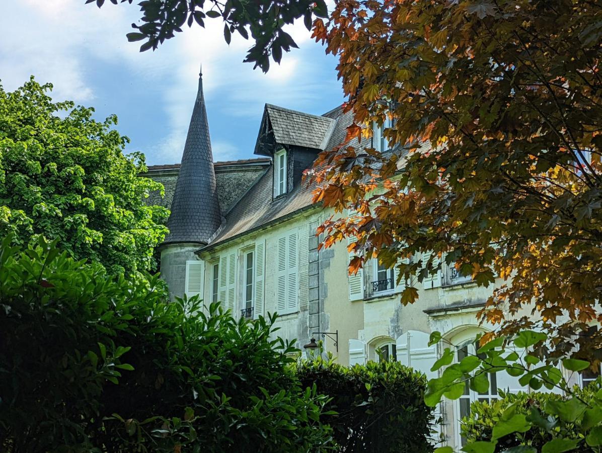 Logis Des Tourelles Bed & Breakfast Cognac Bagian luar foto