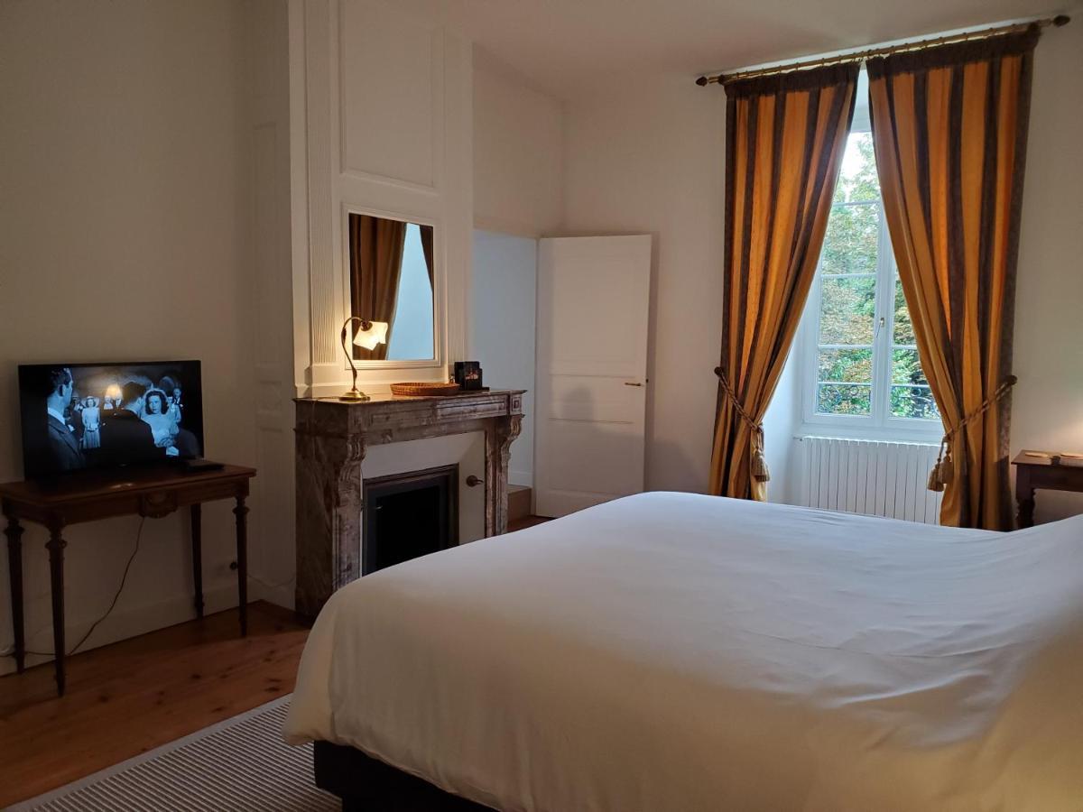 Logis Des Tourelles Bed & Breakfast Cognac Bagian luar foto