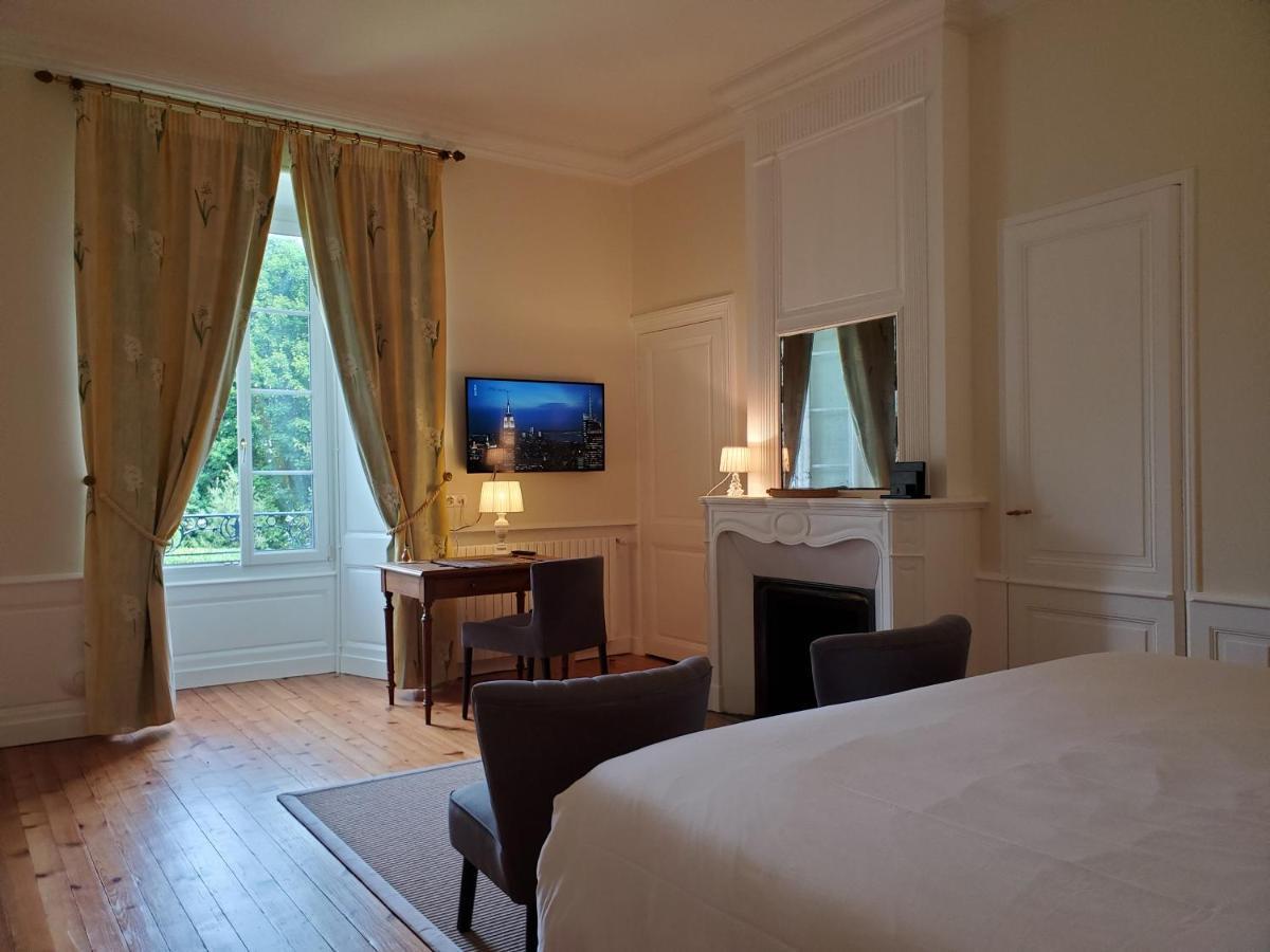 Logis Des Tourelles Bed & Breakfast Cognac Bagian luar foto