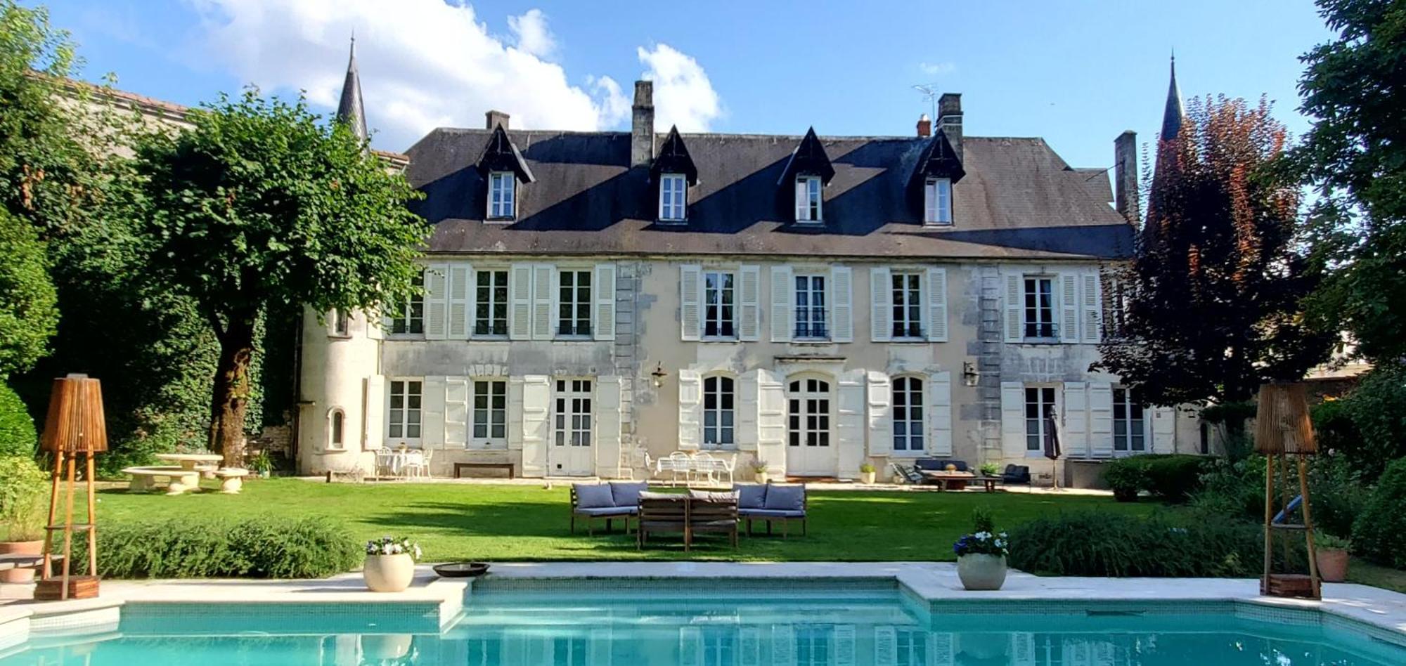 Logis Des Tourelles Bed & Breakfast Cognac Bagian luar foto