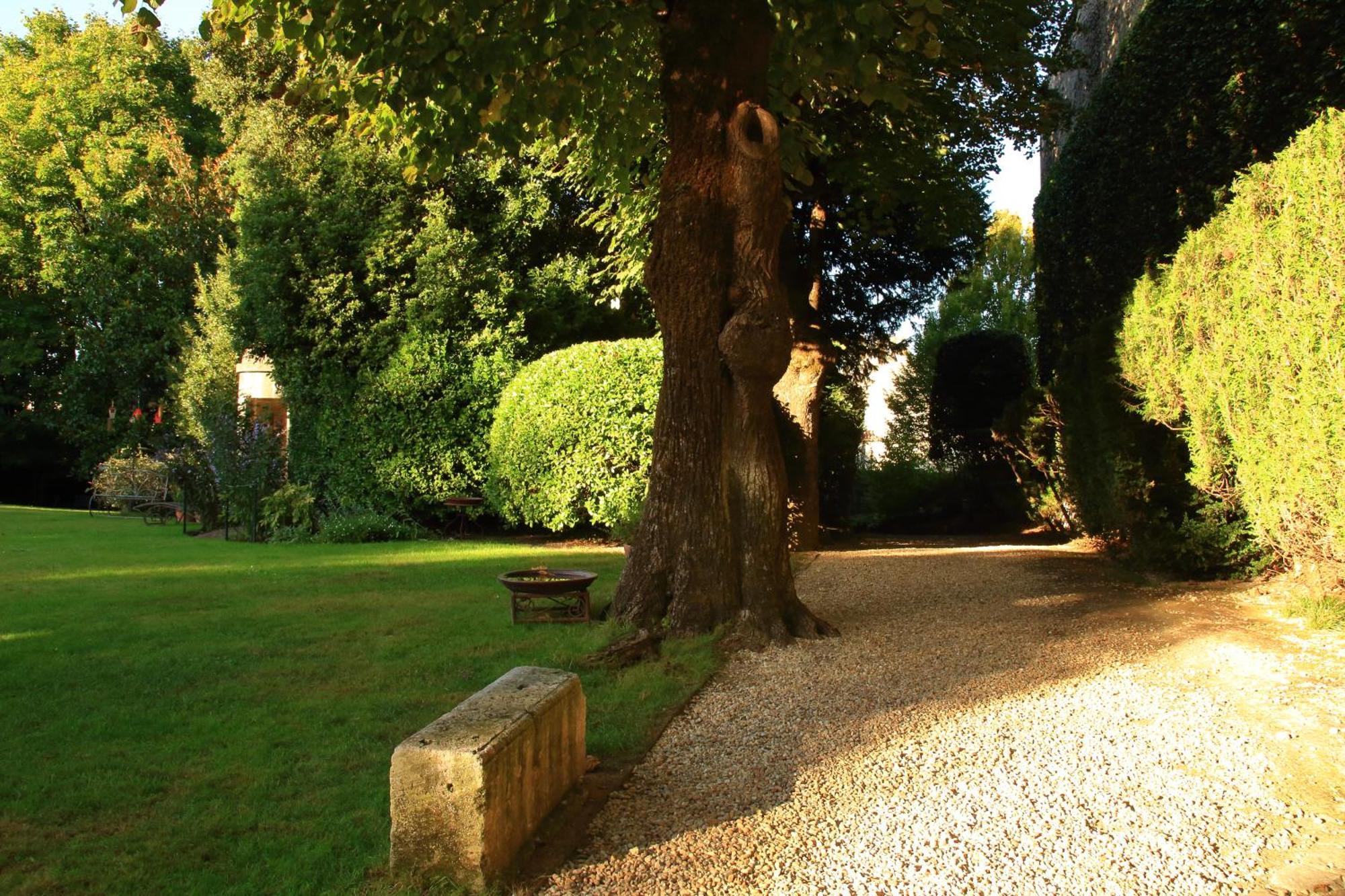 Logis Des Tourelles Bed & Breakfast Cognac Bagian luar foto