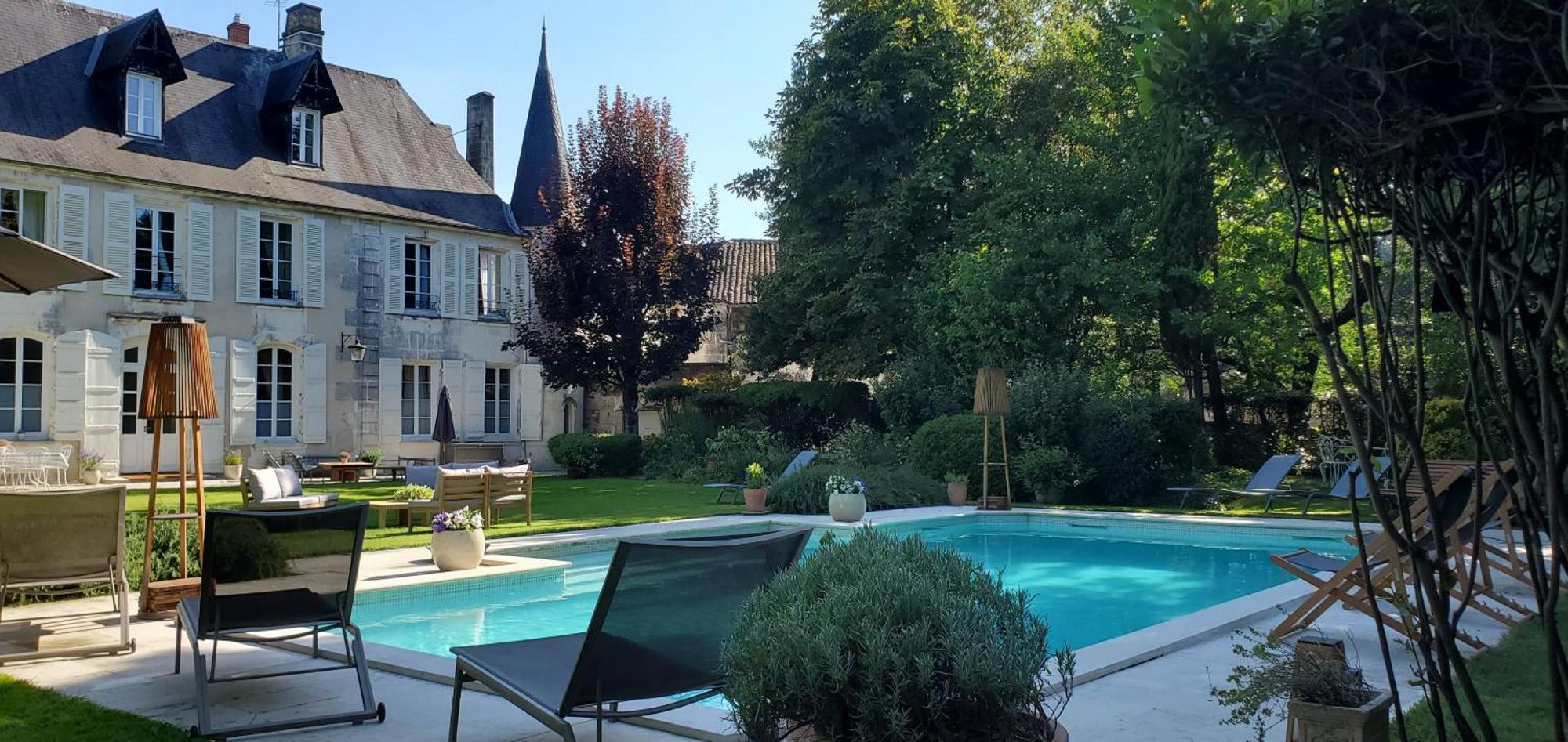 Logis Des Tourelles Bed & Breakfast Cognac Bagian luar foto